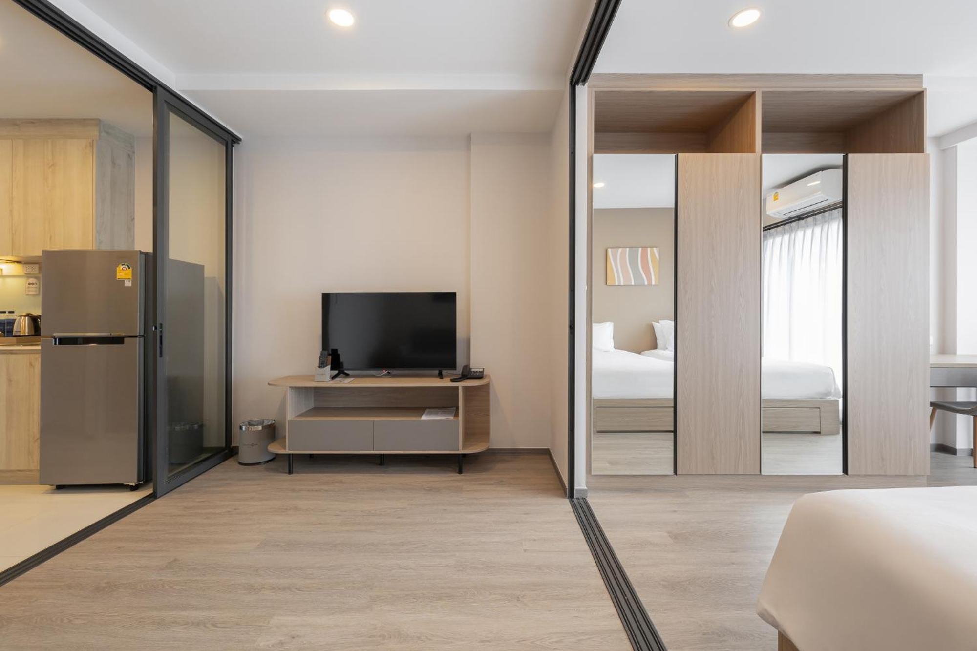 Salaya One Hotel & Service Apartment Экстерьер фото